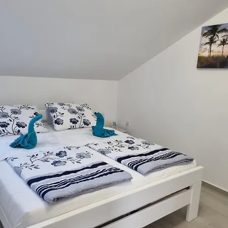Luna Apartment *